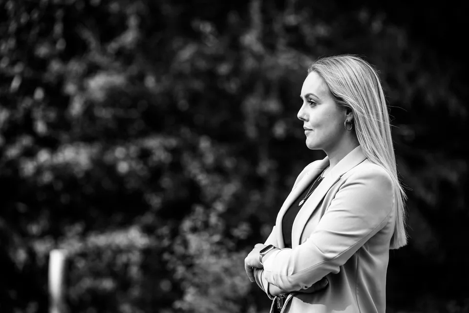 Carolin Mathieu (CDU): Im Profil, Schwarz-Weiß-Porträt